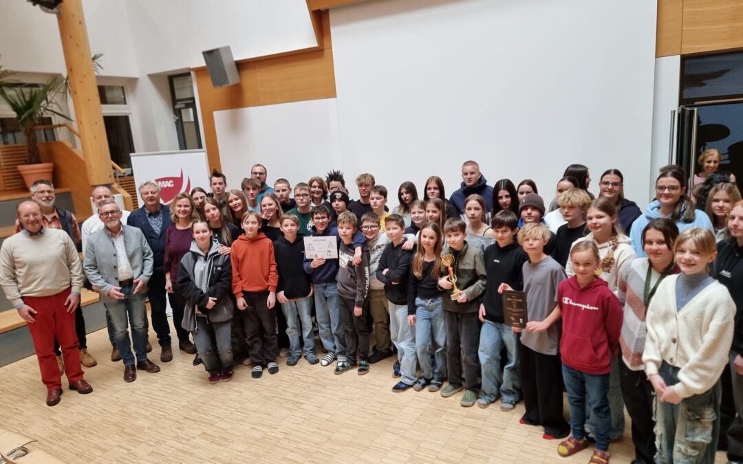 Große Freude bei der Siegerehrung von “Kids 4 Future” 